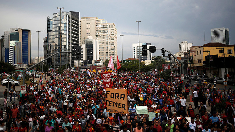 Movimiento de Trabajadores sin Techo toma la oficina regional de la Presidencia en Sao Paulo
