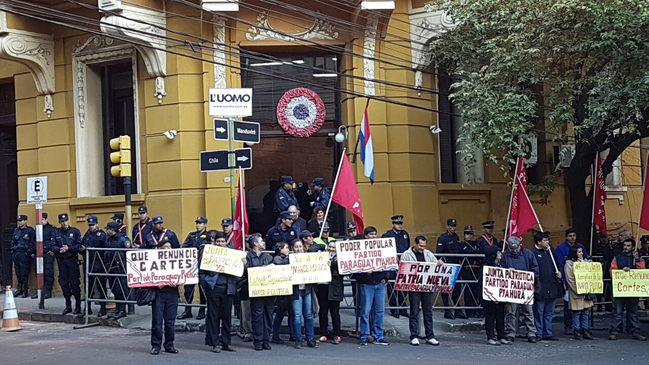 “No más narcopolítica”: Se movilizan y exigen la renuncia de Horacio Cartes