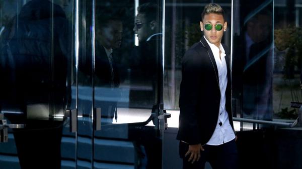 La físcalía de España pidió juzgar a Neymar por corrupción