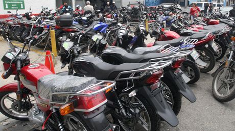 Motos se venderán con chapa desde octubre