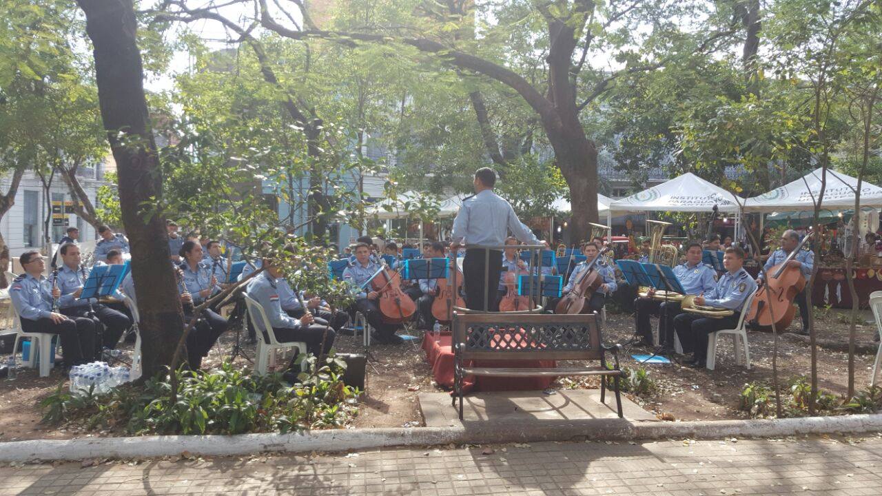 Banda Sinfónica de la Policía Nacional brindó show por el Día del Amigo