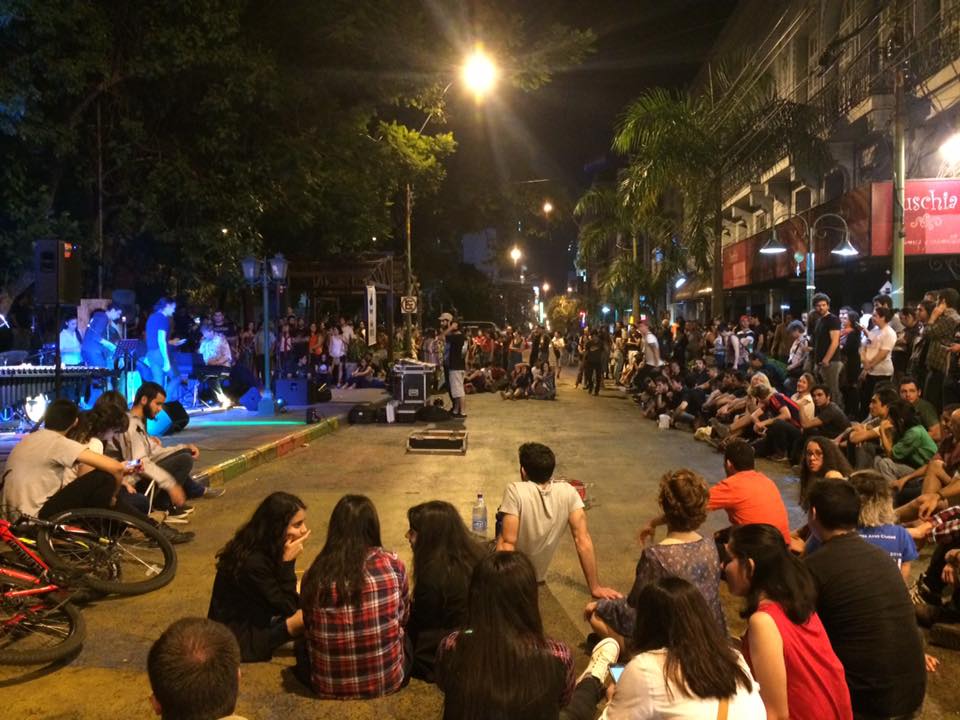 Domingos de arte a la gorra en el centro de Asunción