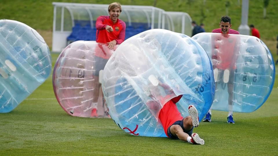 Divertido entrenamiento del Barcelona