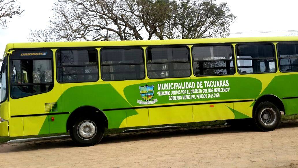 Estudiantes de la comunidad de Tacuras reciben de donación un bus escolar