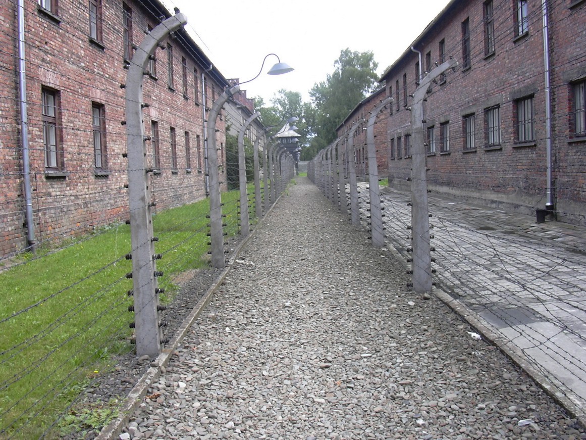 Por decir “campos de concentración polacos” en Polonia podrías ir a prisión