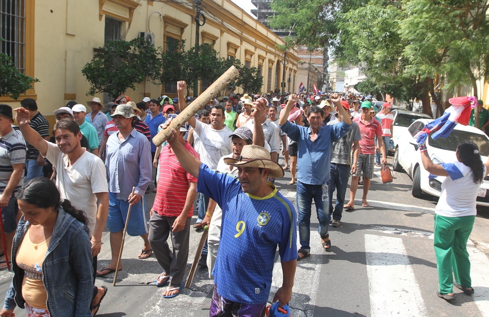 Gobierno pide dialogar a campesinos