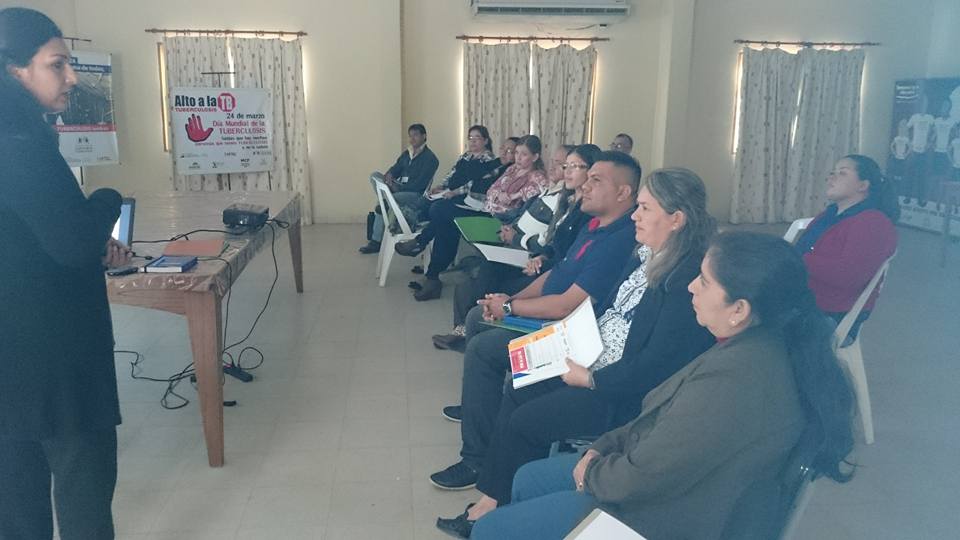 Capacitan a personal médico para tratar a pacientes con tuberculosis