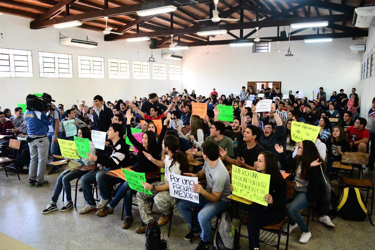 5 facultades de la UNA con paro académico