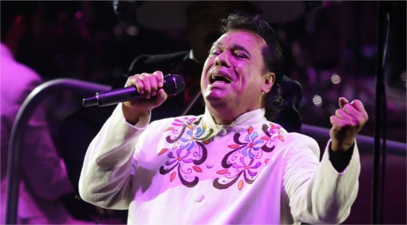 Juan Gabriel fue encontrado muerto en el baño de su residencia