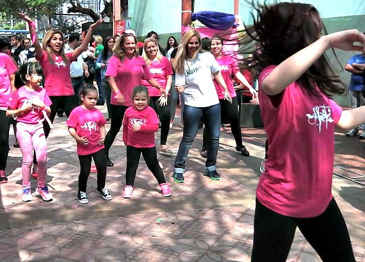 INCAN abre el octubre rosa con una caminata en la costanera