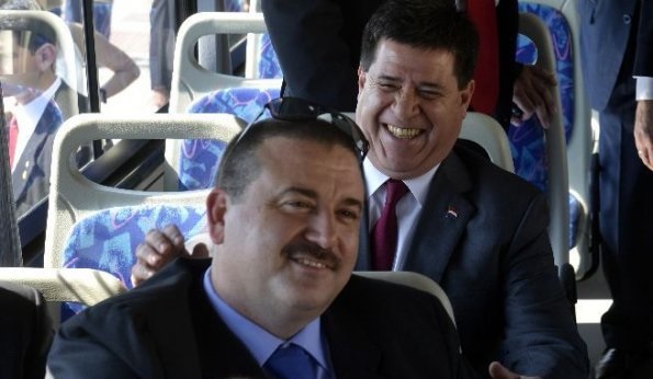 Cartes puso plata de su bolsillo para compra de buses, según senador