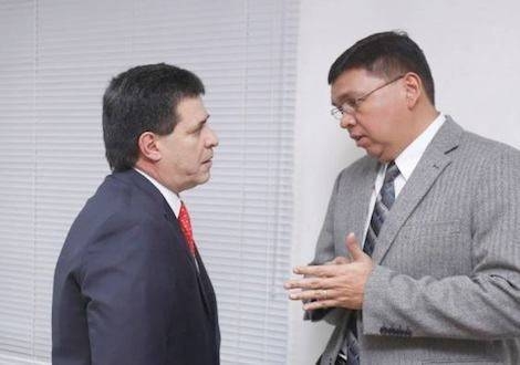 Cartes mantiene a De Vargas para demostrar su poder, según senador