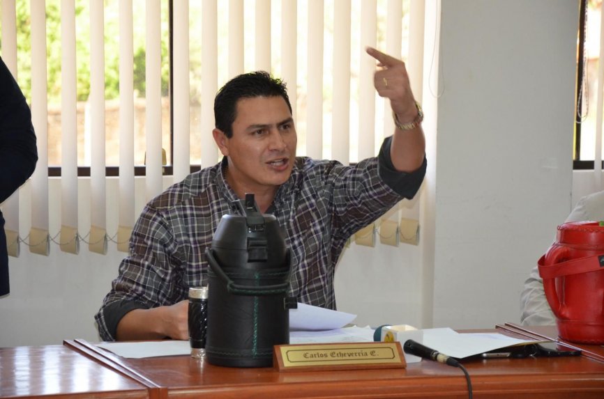 Cuestionan a intendente de Luque por echar a funcionarios liberales