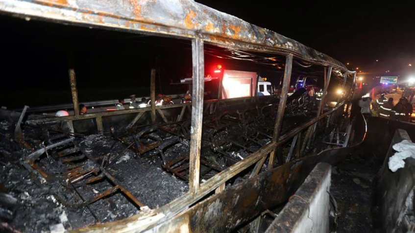 Diez muertos tras incendiarse un autobús turístico en Corea del Sur