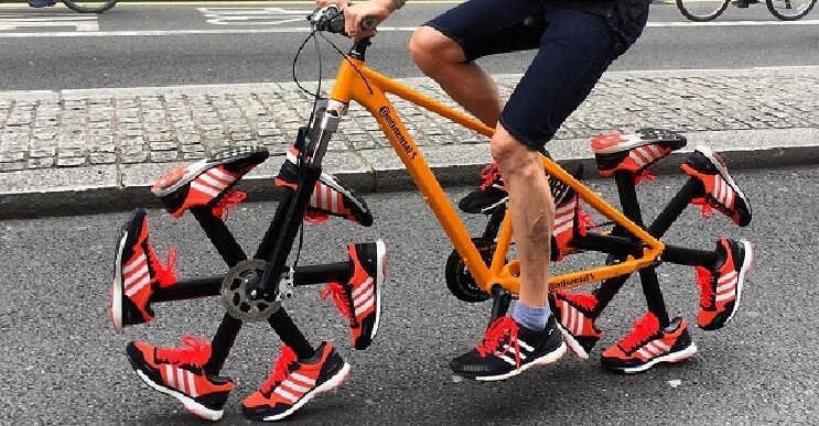 Esta bicicleta le dijo adiós a las llantas tradicionales para ponerse zapatillas