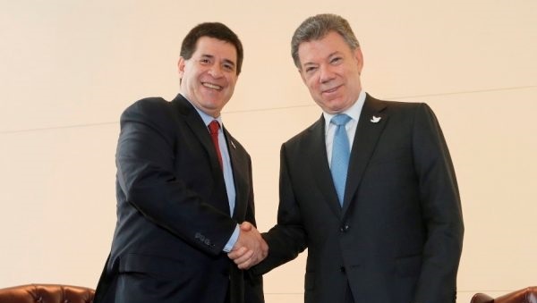 Cartes felicitó a presidente colombiano por Premio Nobel de La Paz