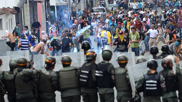 Toma de Venezuela: un policía muerto, más de 120 heridos y 245 detenidos