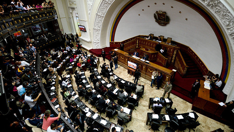 Parlamento venezolano aprueba iniciar proceso de juicio político a Maduro