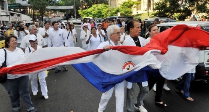 Buscan destrabar huelga de médicos