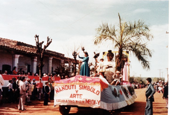Luego de 30 años Itauguá revive su tradicional desfile de carrozas a puro ñanduti