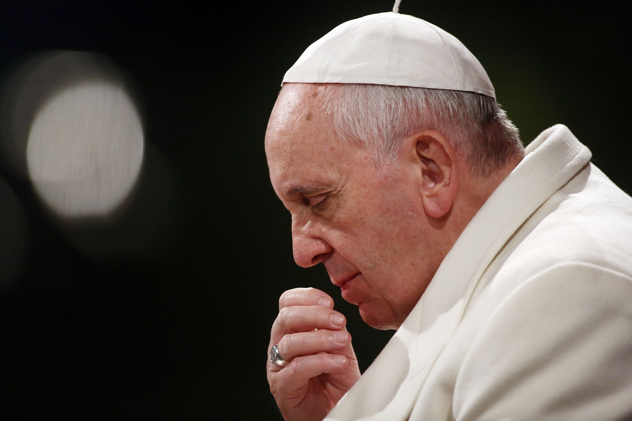 El papa denuncia los “actos de violencia brutal” y a “sangre fría” en Mosul