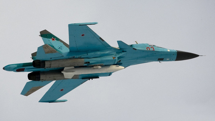 Cazas rusos Su-34 realizan ensayos modo supersónico