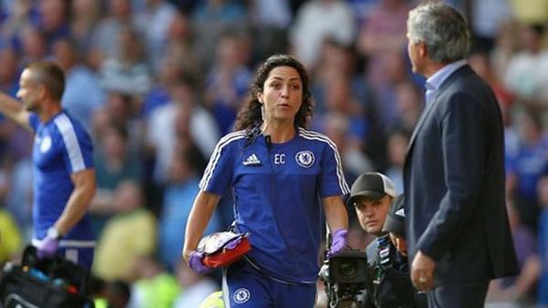 Bajo amenazas y alejada del fútbol, así vive Eva Carneiro