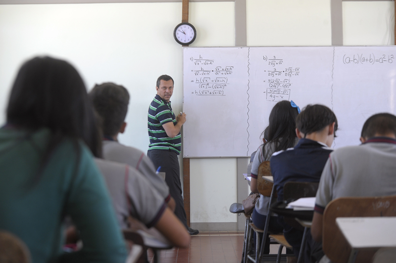 No pueden obligar a colegios privados a dar examen sin pago de cuota, sostienen