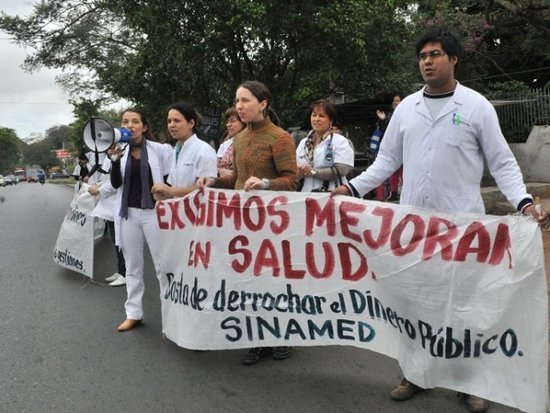 Inició huelga de médicos