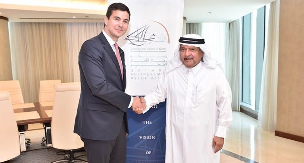 Ministro Peña invita a empresarios de Qatar a invertir en Paraguay