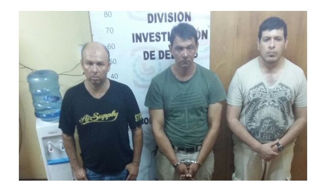 Exmilitares y policía detenidos con arsenal