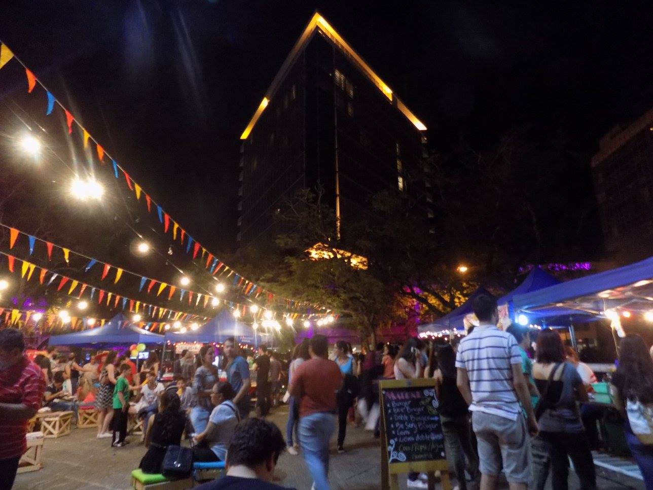 Exposiciones, música, danza y teatro en la Plaza de la Democracia