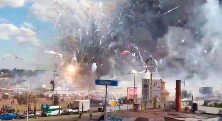 Explosión en mercado pirotécnico de México deja más de 30 muertos y casi 60 heridos