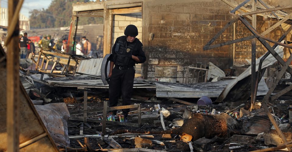 Aumenta la cantidad de muertos tras explosión en mercado pirotécnico de Tultepec, México