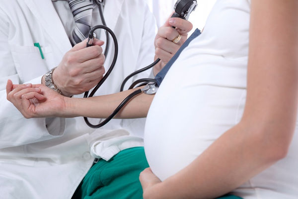 Obstetras preocupadas por alarmante cifra de muertes maternas por COVID-19