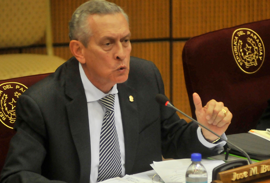 Hoy se impondrá reelección vía enmienda, según el Senador Bóbeda
