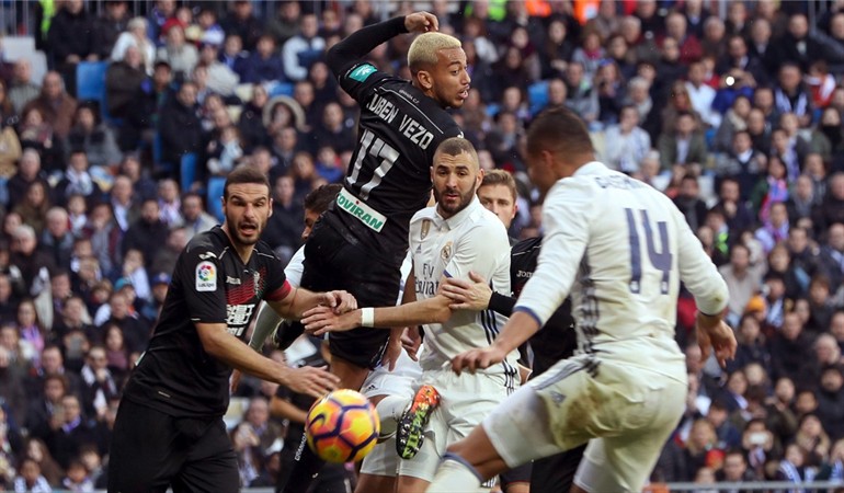 El Madrid iguala con 39 partidos invicto al Barça