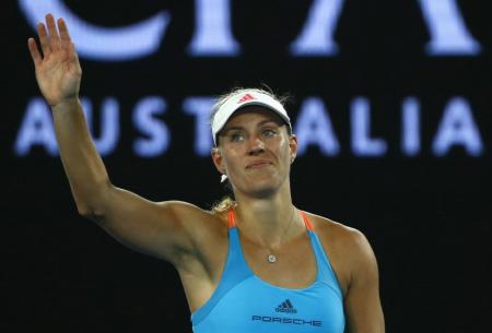 Kerber sufre para avanzar a segunda ronda en Australia. Halep, eliminada