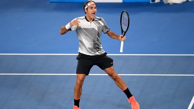 Roger Federer se sacó de encima a Kei Nishikori y es cada vez más favorito al título