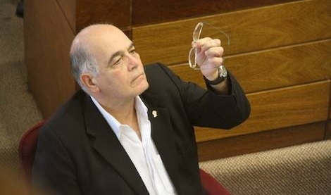 Deberán ‘atropellar’ el Congreso para que la enmienda sea tratada, dice senador