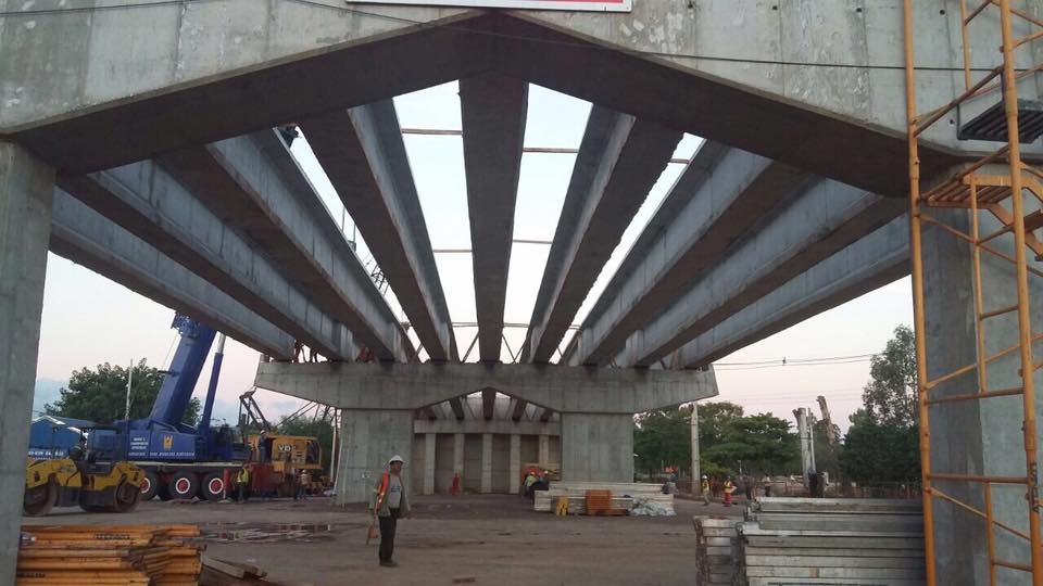 Concluyó el izamiento de vigas