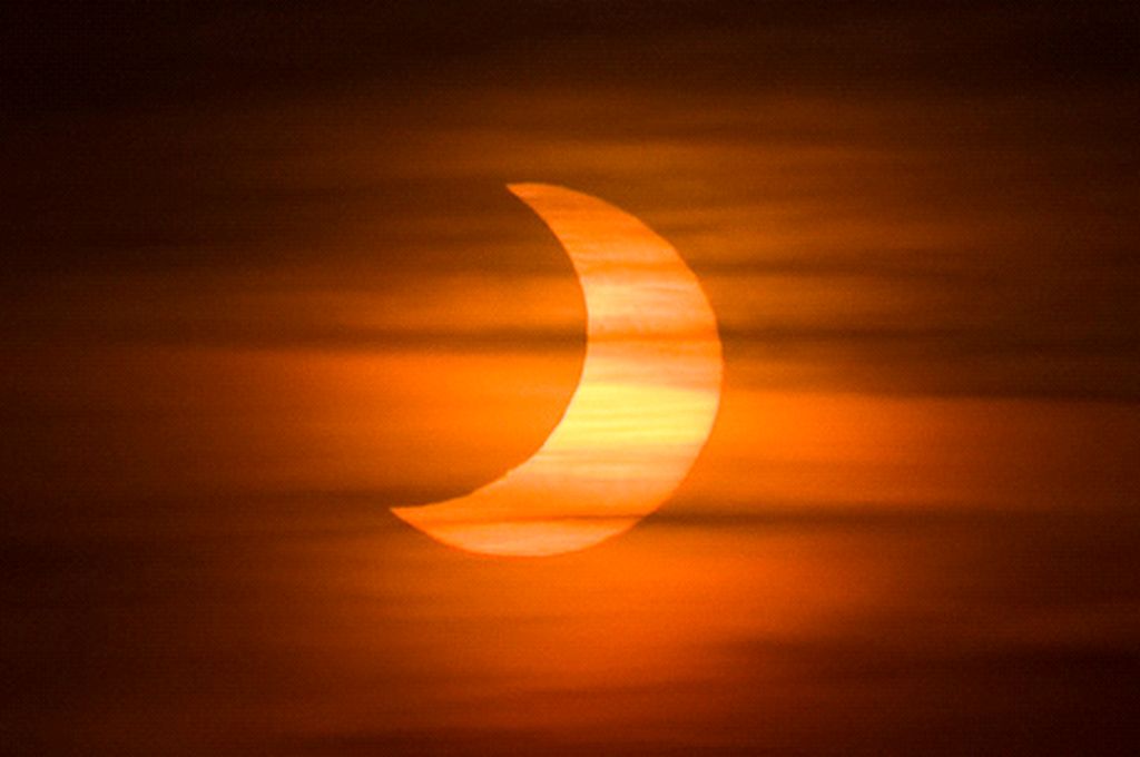 El domingo podrá observarse en nuestro país el eclipse parcial de Sol