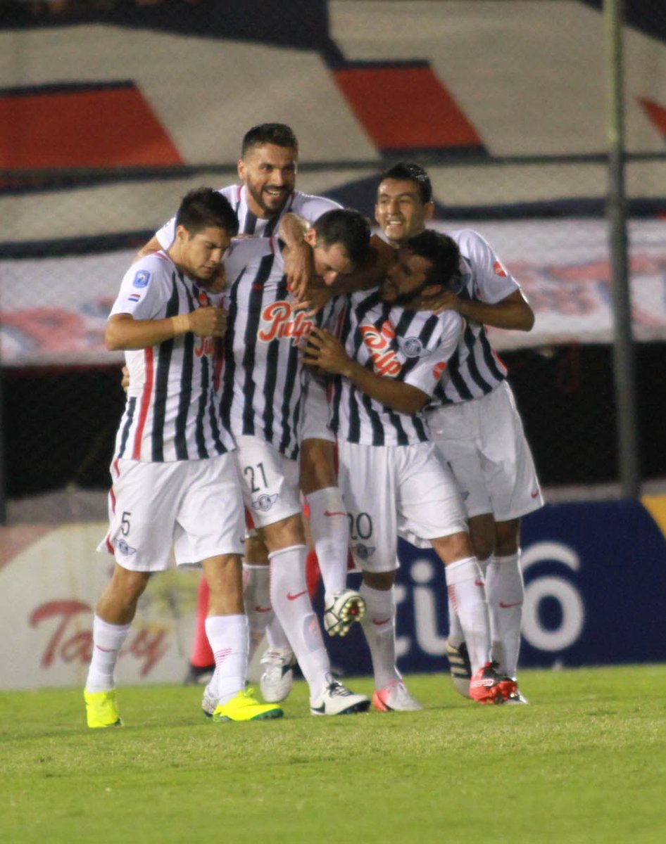 Libertad derrota a Cerro Porteño y queda solo en la cima