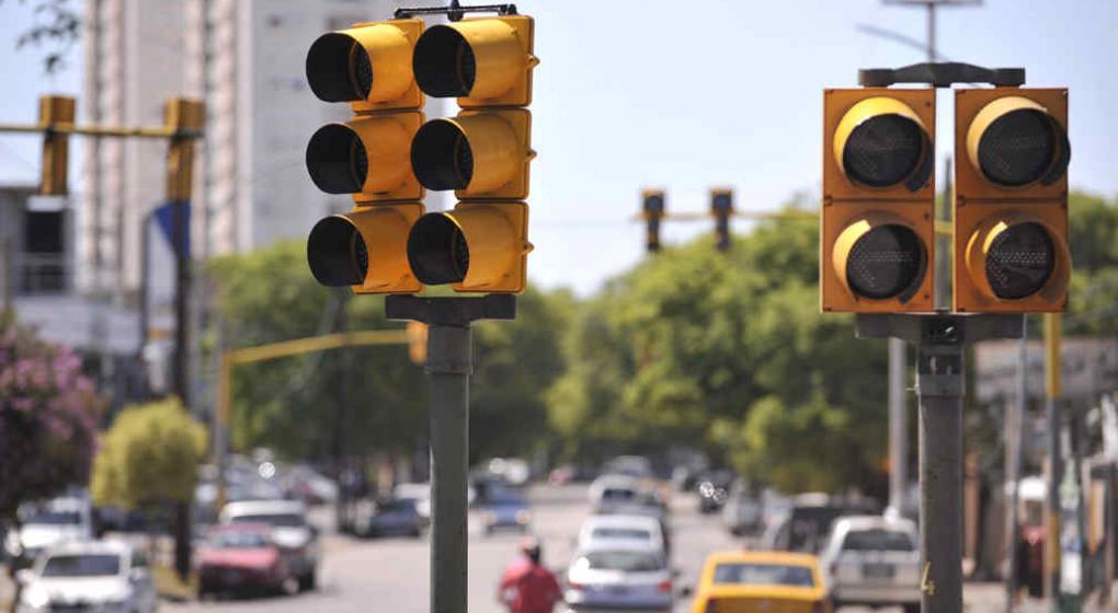 Varios semáforos de Asunción amanecieron fuera de servicio