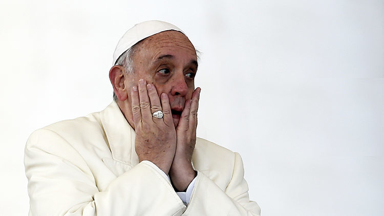 ¿Se encuentra poseído? Llame al ‘1-800-Exorcista’, aconseja el papa Francisco