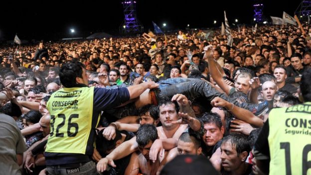 2 muertos y decenas de heridos en el “caótico” concierto del Indio Solari en Argentina