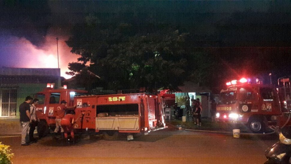 Vivienda y depósito de materiales afectados tras incendio en Pedro Juan Caballero