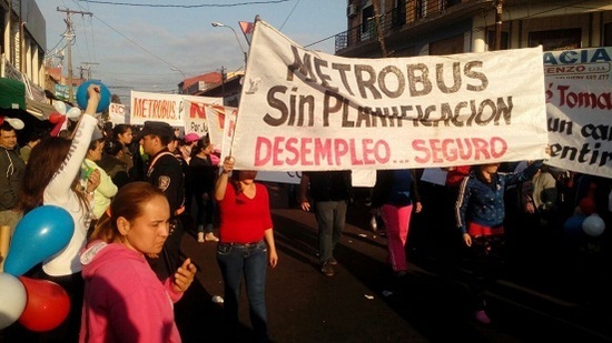 Trabajadores del Mercado Nº4 se manifestarán contra el Metrobús