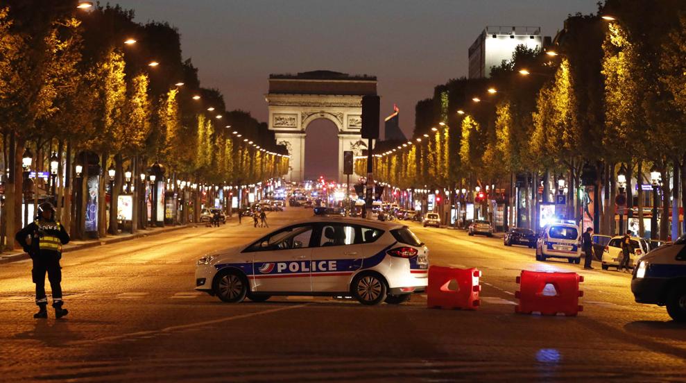 Atentado en París: Un muerto y un herido en ataque reivindicado por Estado Islámico
