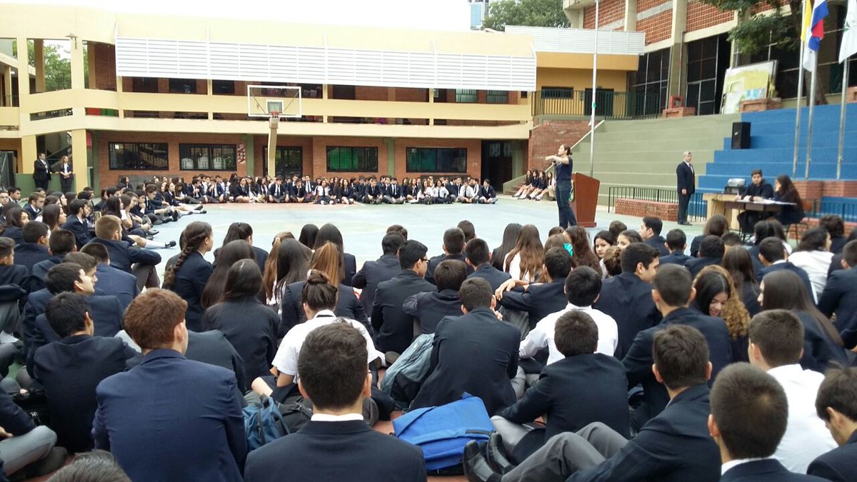 Estudiantes se manifiestan contra la enmienda